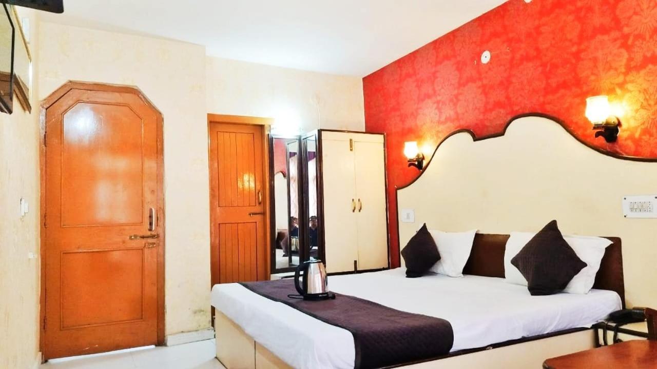 Hotel Gilbert Mountain View Манали Экстерьер фото