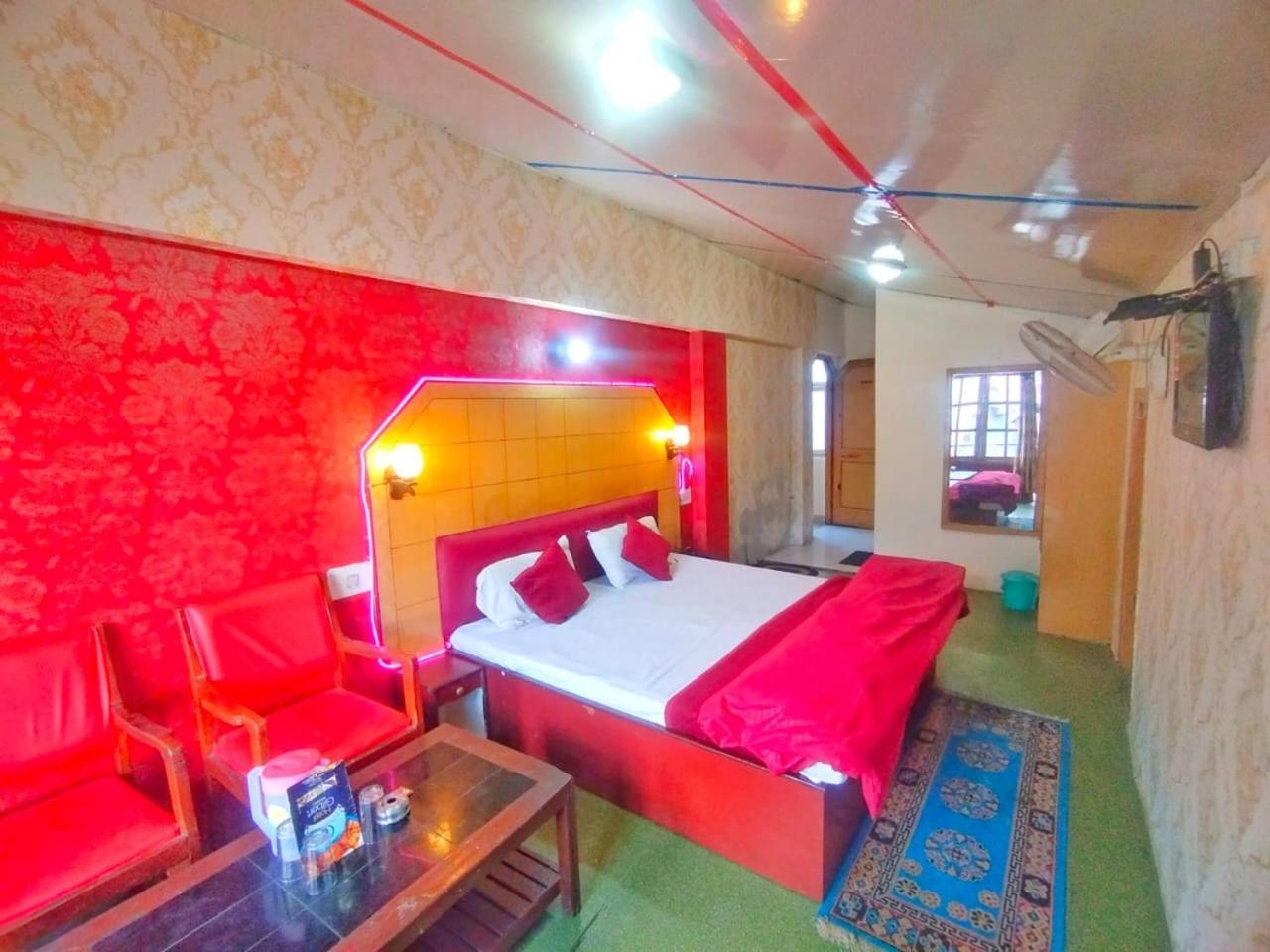 Hotel Gilbert Mountain View Манали Экстерьер фото