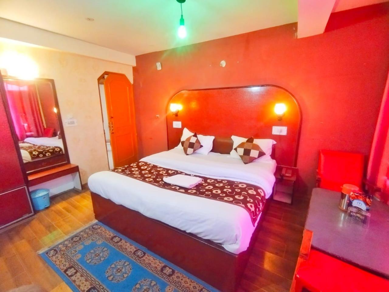 Hotel Gilbert Mountain View Манали Экстерьер фото