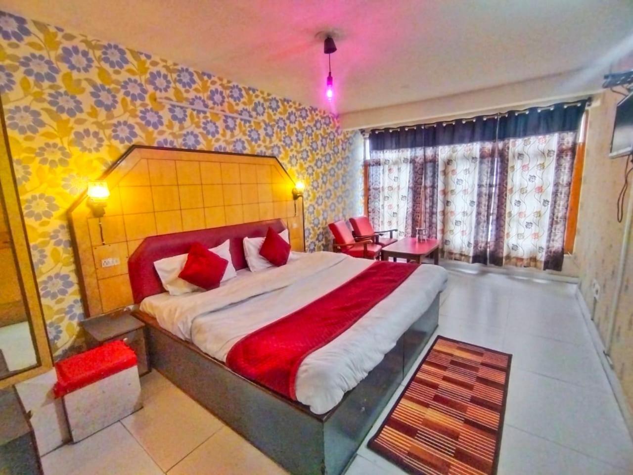 Hotel Gilbert Mountain View Манали Экстерьер фото