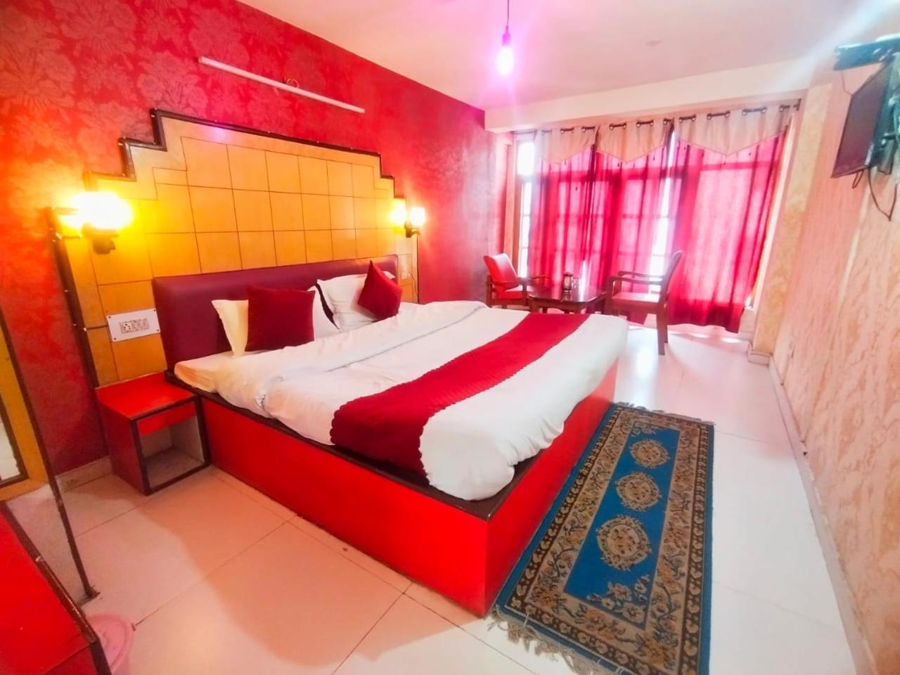 Hotel Gilbert Mountain View Манали Экстерьер фото