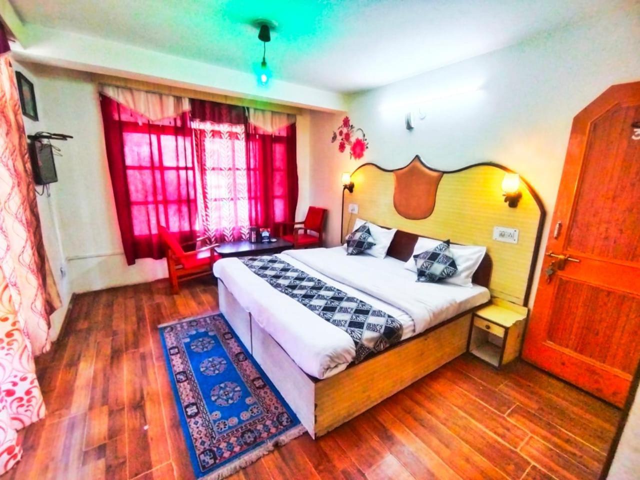 Hotel Gilbert Mountain View Манали Экстерьер фото